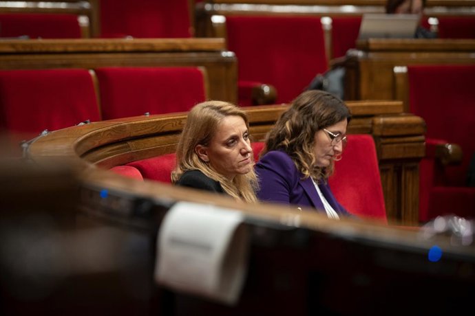 La consellera d'Economia, Natlia Mas, i la consellera de la Presidncia, Laura Vilagr
