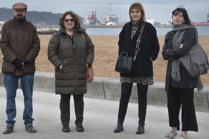 La candidata de Podemos Asturies al Principado de Asturias, Covadonga Tomé, el concejal de Podemos-Equo Xixón Rufino Fernández, Olga Álvarez, coportavoz de Los Verdes - Equo Asturias, portavoz de Podemos-Equo Xixón, Laura Tuero, en Gijón