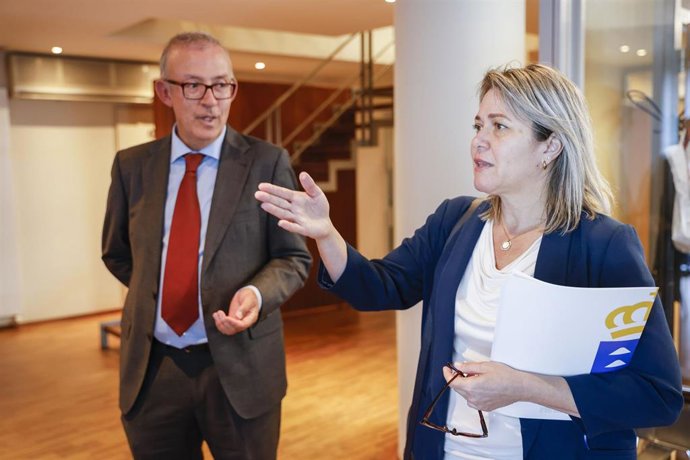 Archivo - Alicia Vanoostende, consejera de Agricultura del Gobierno de Canarias, atiende a los medios en la Delegación del Gobierno de Canarias en Bruselas