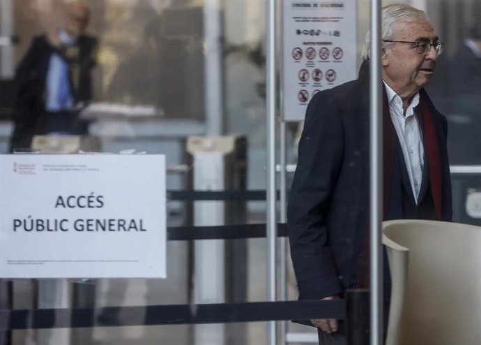 El exresponsable de las finanzas del PSPV-PSOE Pepe Cataluña a su llegada a la Ciudad de la Justicia de Valencia para declarar por el caso Azud (archivo)