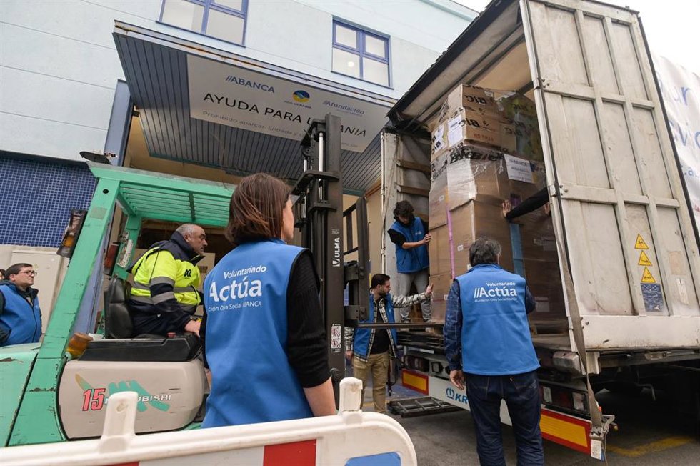 Un camión con juguetes y productos de primera necesidad con destino a Ucrania