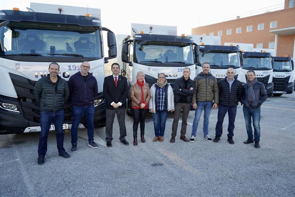 La concejala de Servicios Operativos y responsable de Limasam, Teresa Porras, durante la presentación de vehículos de carga lateral que incorpora Limasam