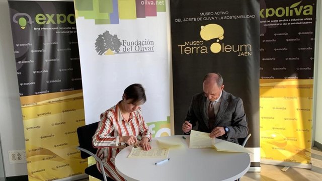 Firma de la enovación del convenio