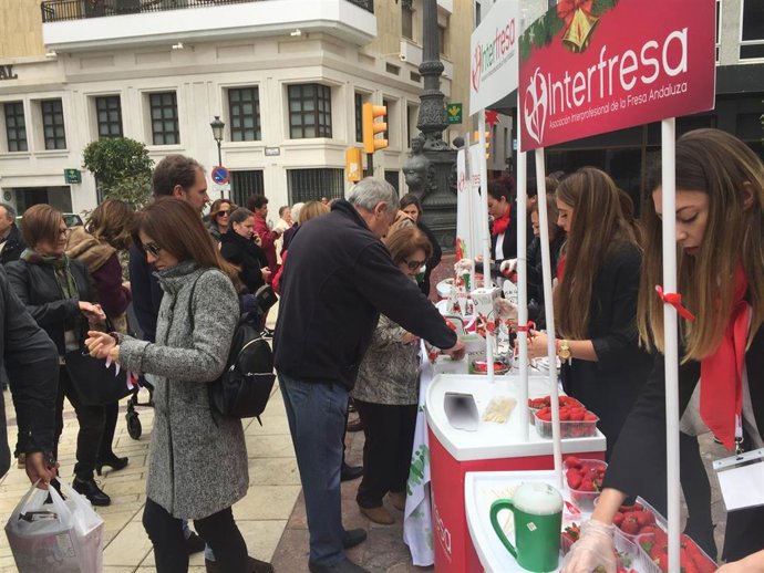 Archivo -  'Campanadas con fresas' durante la Navidad de 2021. 