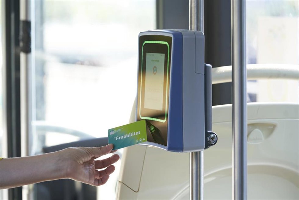 Archivo - Las líneas de autobús urbano de Terrassa (Barcelona) se integran en la T-mobilitat