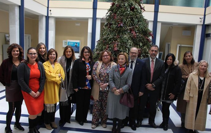 Responsables del Colegio de la Abogacía de Córdoba y de los colectivos sociales a los que ha entregado ayudas económicas.