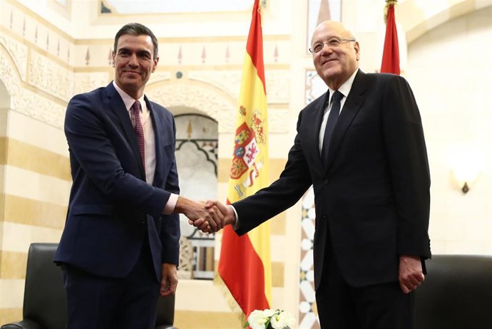 El presidente del Gobierno, Pedro Sánchez, ha mantenido un encuentro con el primer ministro de Líbano, Nayib Mikati, en el Grand Serail, en Beirut.