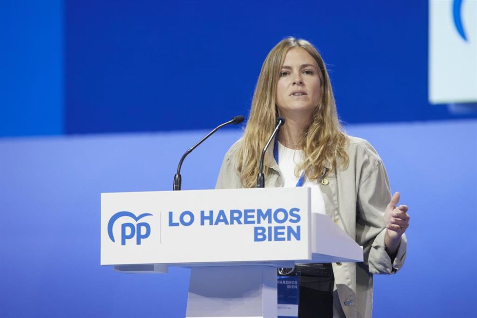 Archivo - La diputada en el Congreso por Vizcaya del PP, Bea Fanjul, interviene en el XX Congreso extraordinario del PP, en el Palacio de Congresos y Exposiciones de Sevilla (FIBES), a 1 de abril de 2022, en Sevilla, Andalucía (España). 