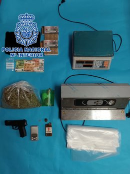 Tres detenidos en Almería con 1.200 plantas de marihuana en seis viviendas del barrio de Pescadería