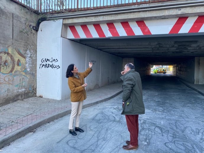 La delegada territorial de Fomento en Sevilla, Susana Cayuelas, ha supervisado la actuación en Alcalá de Guadaíra.