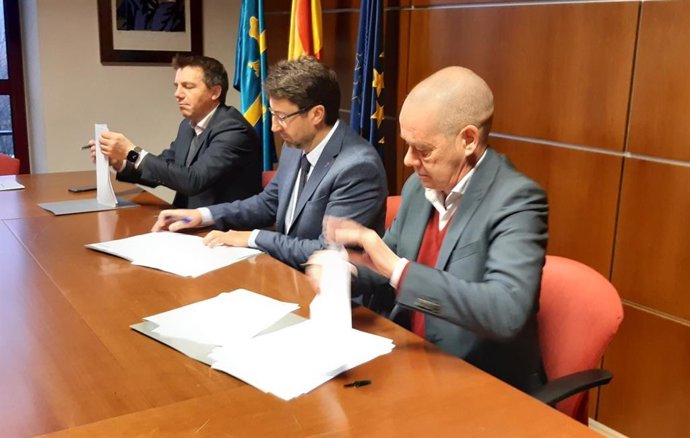 Np Y Fotos Firma Convenio Movilidad Sostenible Sector Turístico