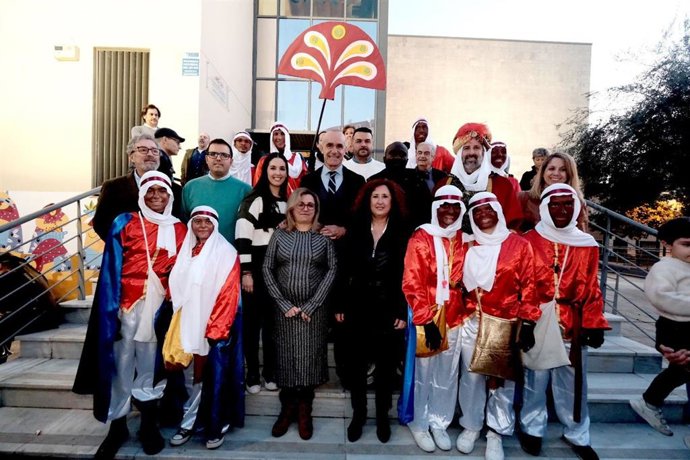 El alcalde de Sevilla, Antonio Muñoz, en la coronación de los tres Reyes Magos que encarnarán a sus Majestades en el cortejo del Distrito Bellavista-La Palmera.
