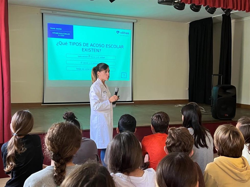 Archivo - Empresas.- Vithas conciencia a más de 200 niños contra el acoso escolar, que provoca 1 de cada 4 consultas en psicología