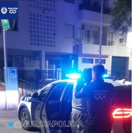 Imagen del detenido, custodiado por la Policía Local
