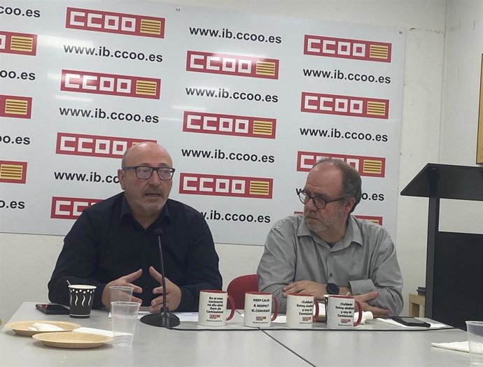 El secretario general de CCOO Baleares, José Luis García, y el secretario de Comunicación de CCOO Baleares, Xisco Mellado, en la rueda de prensa para hacer balance de 2022 y marcar las propuestas de cara al nuevo año 2023.