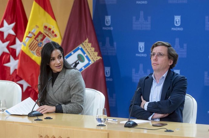 El alcalde de Madrid, José Luis Martínez-Almeida, y la vicealcaldesa de la capital, Begoña Villacís, hacen balance del año tras la última Junta de Gobierno de 2022