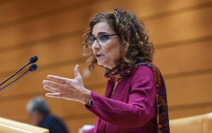 La ministra de Hacienda y Función Pública, María Jesús Montero, interviene durante el debate de los Presupuestos Generales del Estado (PGE) en el Senado, a 12 de diciembre de 2022, en Madrid (España). Tras su aprobación en el congreso el pasado 24 de no