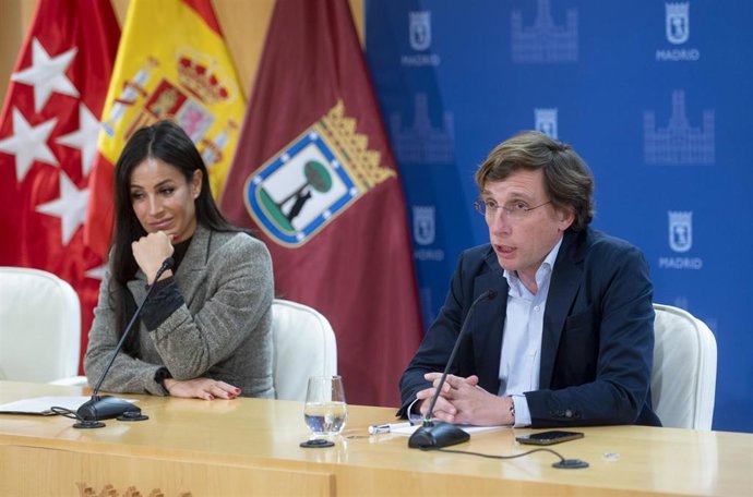 El alcalde de Madrid, José Luis Martínez-Almeida, y la vicealcaldesa, Begoña Villacís. 