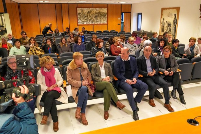 Gobierno Vasco analiza con mujeres del sector pesquero en Getaria retos futuros y la mejora de su jubilación en primavera de 2023