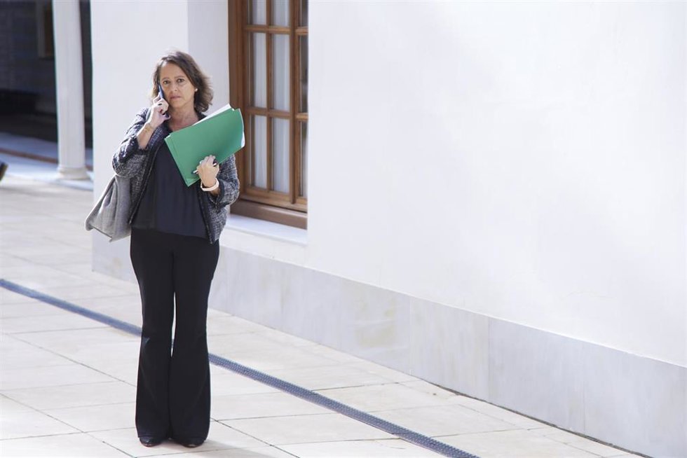 La consejera de Salud y Consumo de la Junta de Andalucía, Catalina García, durante la primera jornada del Pleno del Parlamento andaluz en el Parlamento de Andalucía, a 14 de diciembre de 2022 en Sevilla (Andalucía, España). En la sexta sesión del Pleno,