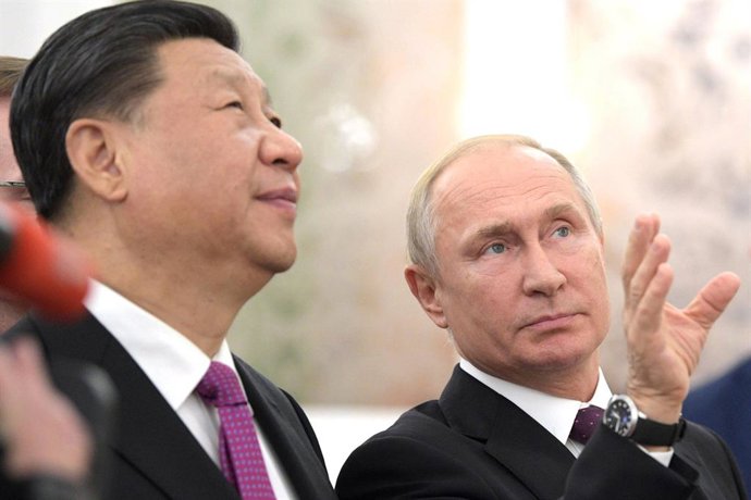 Archivo - Los presidentes de China y Rusia, Xi Jinping (i) y Vladimir Putin (d), respectivamente