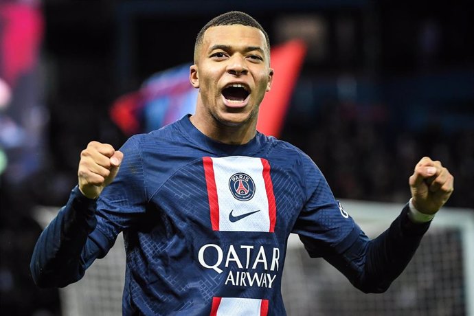 Kylian Mbappé celebra su gol de la victoria en el PSG-Estrasburgo de la Ligue 1 2022-2023