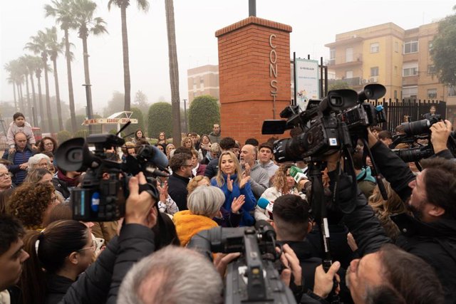 Concentración en El Viso del Alcor en señal de repulsa por el apuñalamiento de un menor en la noche previa a la Nochebuena. 