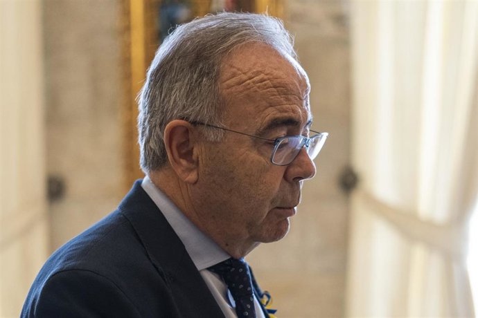 Archivo - El alcalde de Santiago de Compostela, Xosé Sánchez Bugallo.