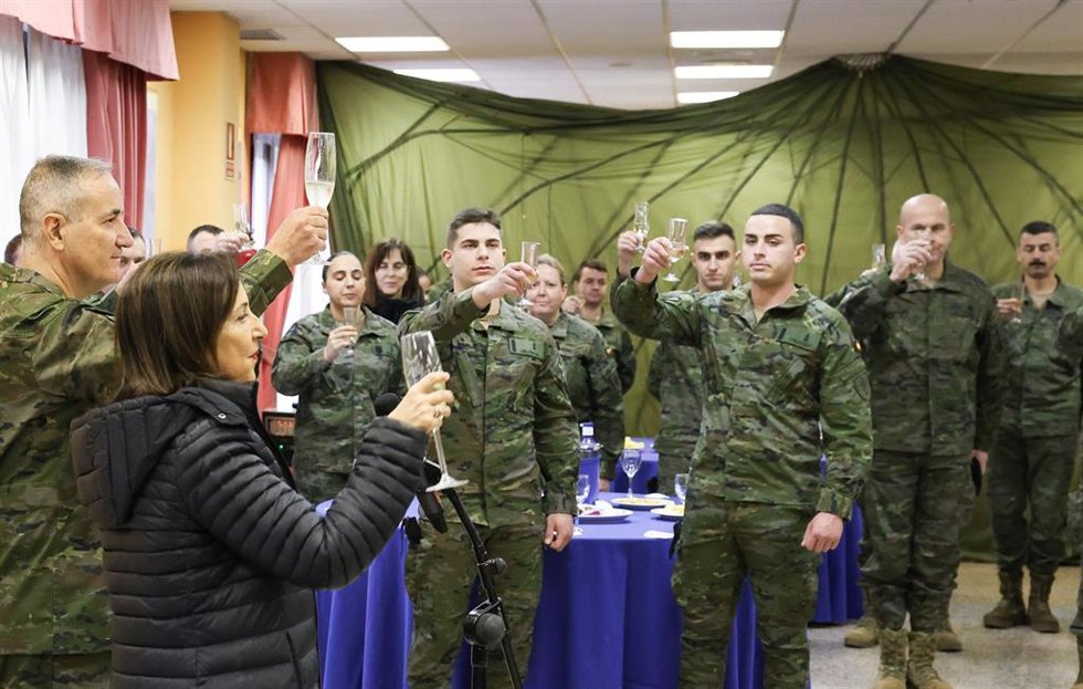 La ministra de Defensa, Margarita Robles, realiza una visita a la Brigada 'Almogávares' VI de Paracaidistas en sus instalaciones de la Base 'Príncipe'