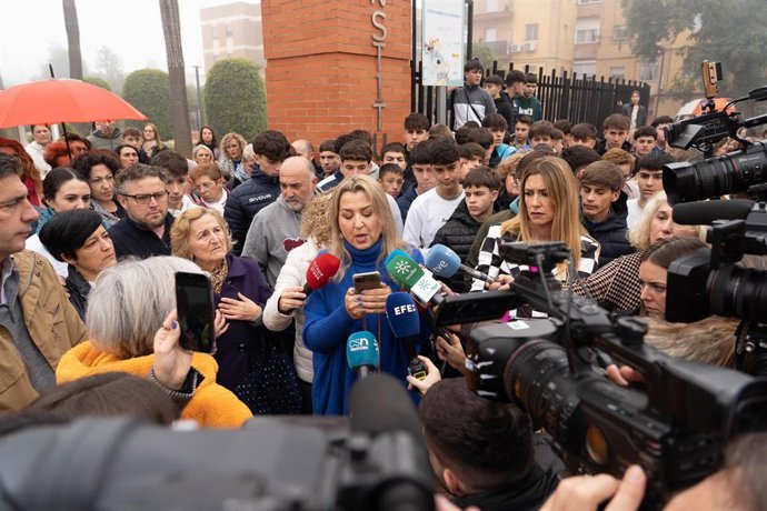 Concentración en El Viso en repulsa al apuñalamiento