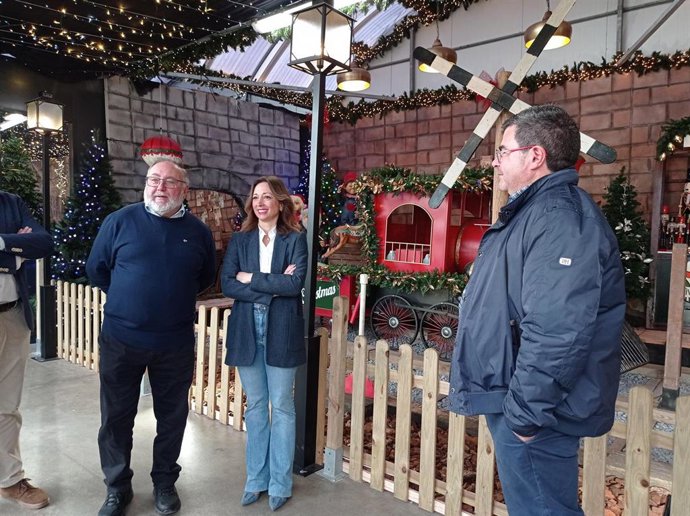 La delegada del Gobierno andaluz en Málaga, Patricia Navarro, en la empresa Viveros Guzmán, en Alhaurín de la Torre