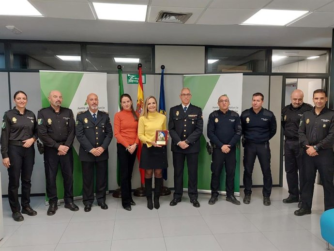 La Policía Autonómica reconoce la labor de Maribel Sánchez Torregrosa durante su etapa como delegada de la Junta en Almería.