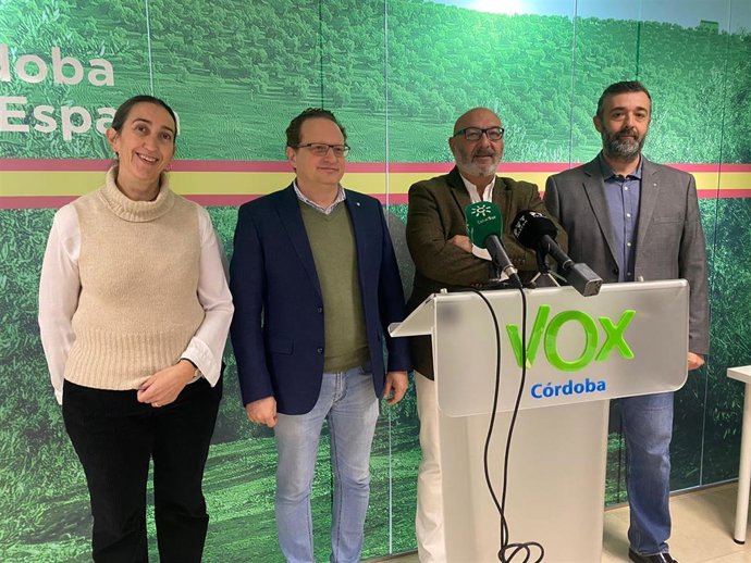 (Desde La Izda.) Paula Badanelli, José Ramírez Del Río, Alejandro Hernández Y Rafael Saco En Su Encuentro Con Los Medios De Comunicación.