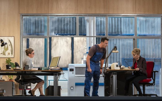 Archivo - Katie Mitchell dirige 'Jenufa