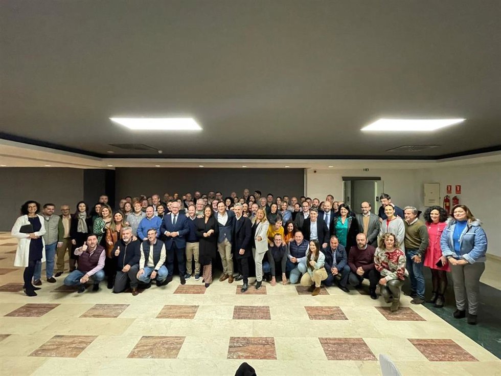 Asistentes a la Junta Directiva del PP de Jaén para ratficar a José Agustín González como candidato a la Alcaldía de Jaén