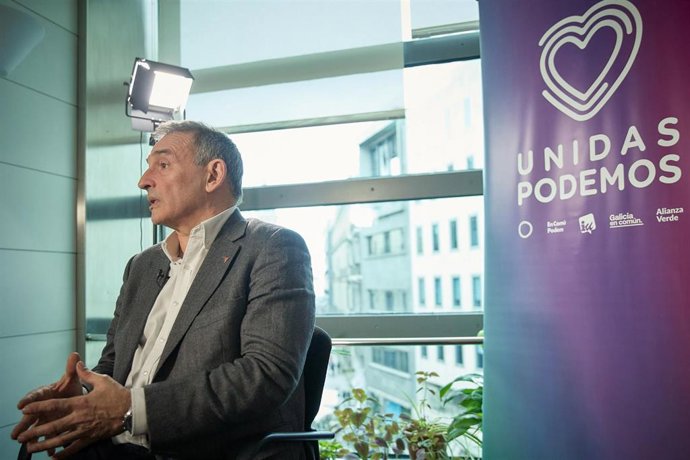 El portavoz adjunto de UP, Enrique Santiago, durante una entrevista para Europa Press en el Congreso de los Diputados, a 29 de diciembre de 2022, en Madrid (España). 
