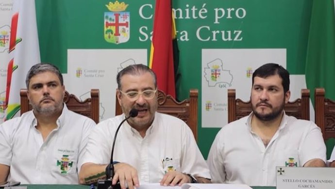 El Comité Pro Santa Cruz, en rueda de prensa, para exigir la liberación del gobernador de la capital de Bolivia