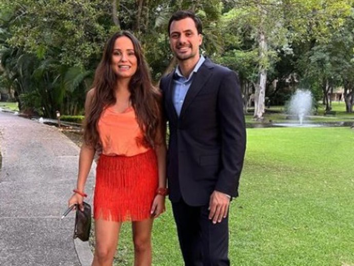 Carolina Monje y su novio, Álex Lopera, en una imagen compartida por él en Instagram