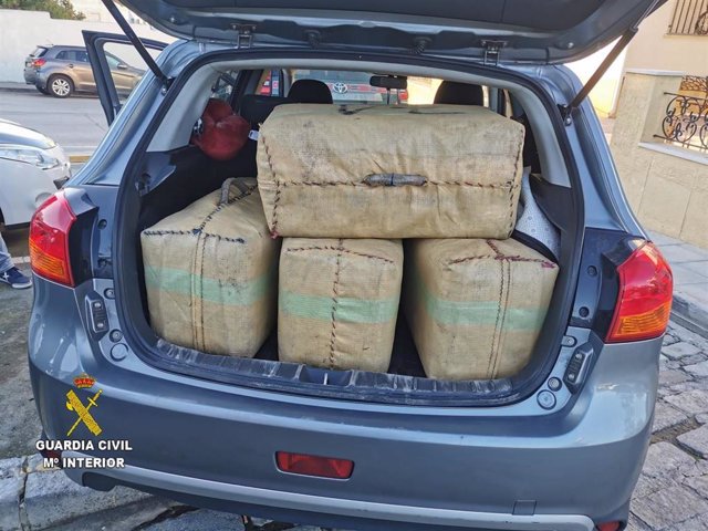 Detenido en Algeciras (Cádiz) con 270 kilos de hachís ocultos en el maletero de su vehículo