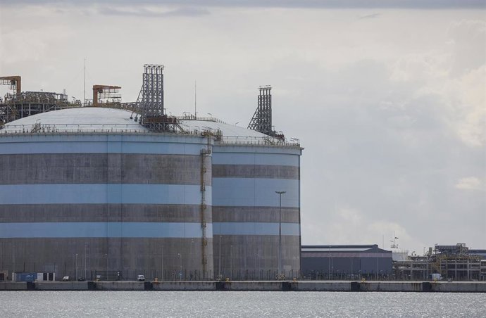Archivo - Vista de la planta regasificadora de Saggas, en Valencia, Comunidad Valenciana (España).
