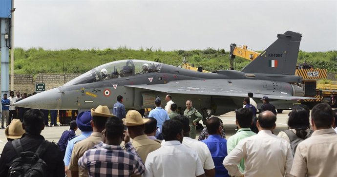 Archivo - Imagen de archivo de un avión de combate de las FFAA de India