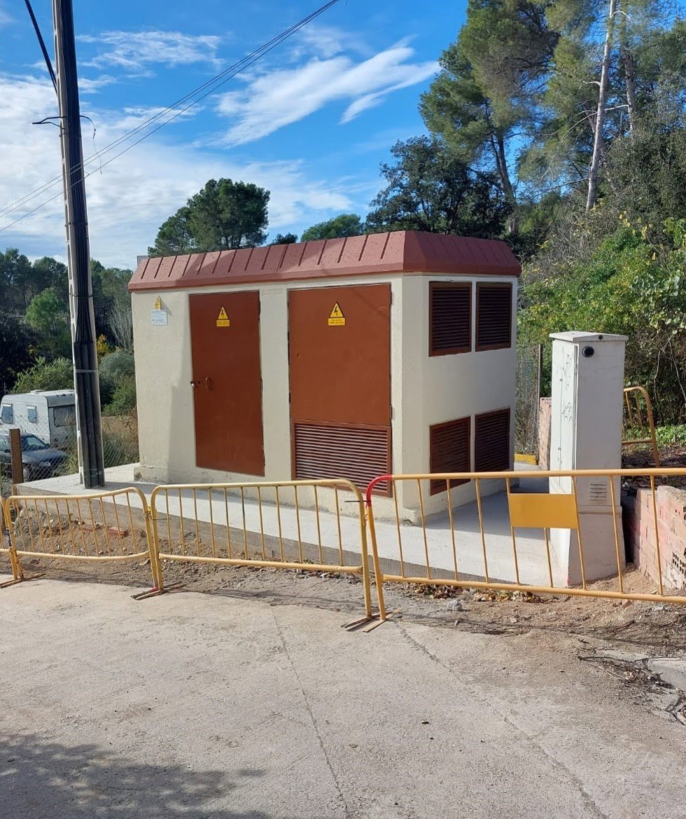 Uno de los centros de transformación reformados en Bellaterra (Barcelona)