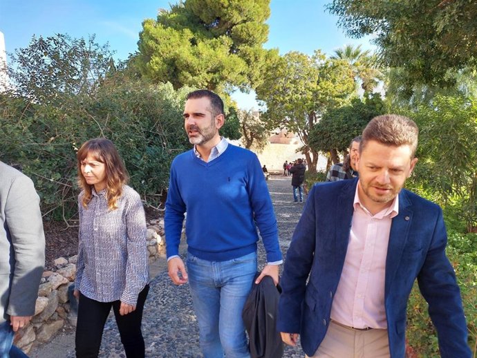 El consejero de Sostenibilidad y portavoz de la Junta de Andalucía, Ramón Fernández-Pacheco, en la Alcazaba de Almería.