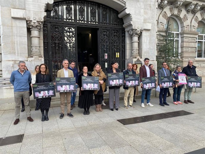 Minuto de silencio en Santander por las cuatro mujeres asesinadas