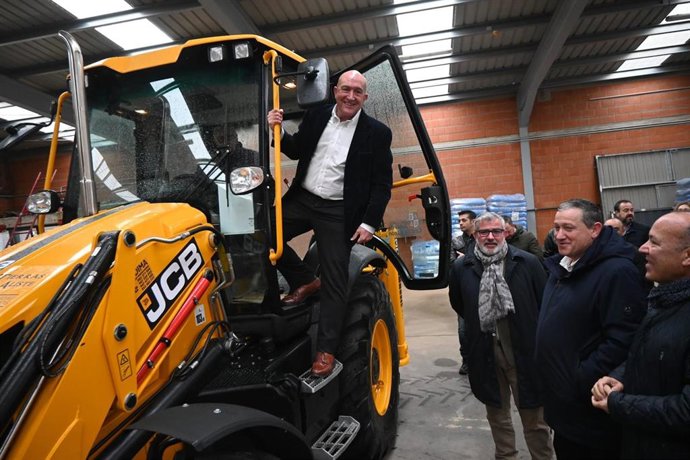 Carnero garantiza que la Junta "seguirá ayudando" a los afectados por los incendios de Zamora 