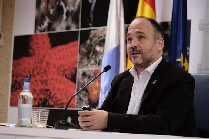 El consejero de Transición Ecológica del Gobierno de Canarias, José Antonio Valbuena, en la presentación de las subvenciones para desarrollar la estrategia de energía sostenible