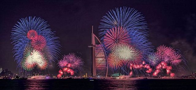 Dubai recibirá el Año Nuevo con fuegos artificiales y exhibiciones de drones