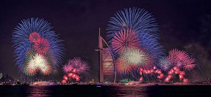 Dubai recibirá el Año Nuevo con fuegos artificiales y exhibiciones de drones