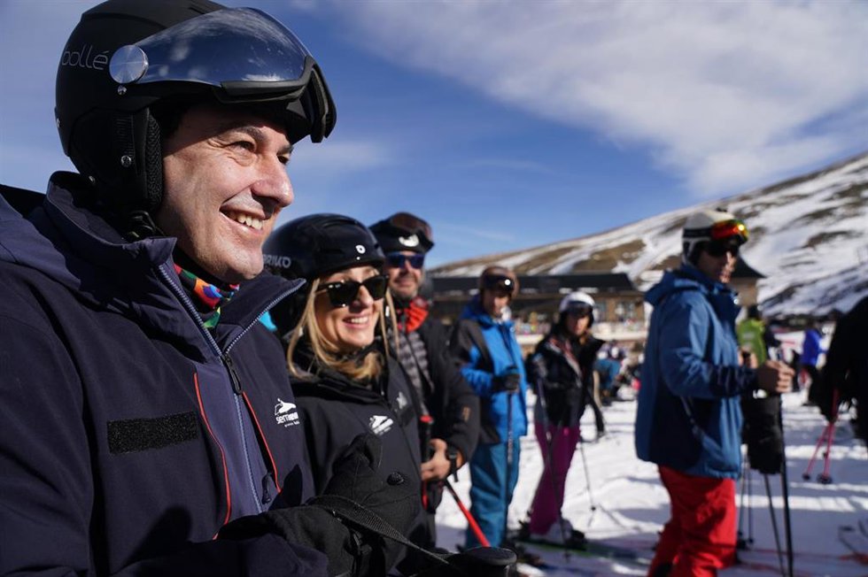 Juanma Moreno y Marifrán Carazo, en Sierra Nevada