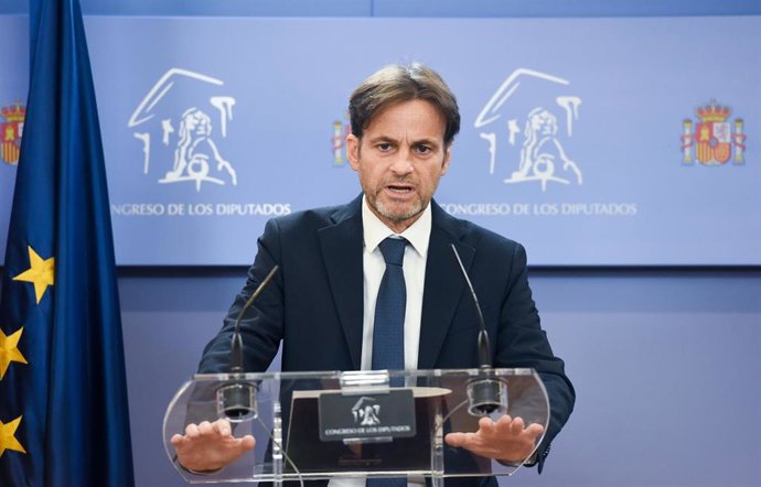 El presidente del grupo parlamentario de Unidas Podemos en el Congreso, Jaume Asens, durante una rueda de prensa, en el Congreso de los Diputados, a 19 de diciembre de 2022, en Madrid (España).